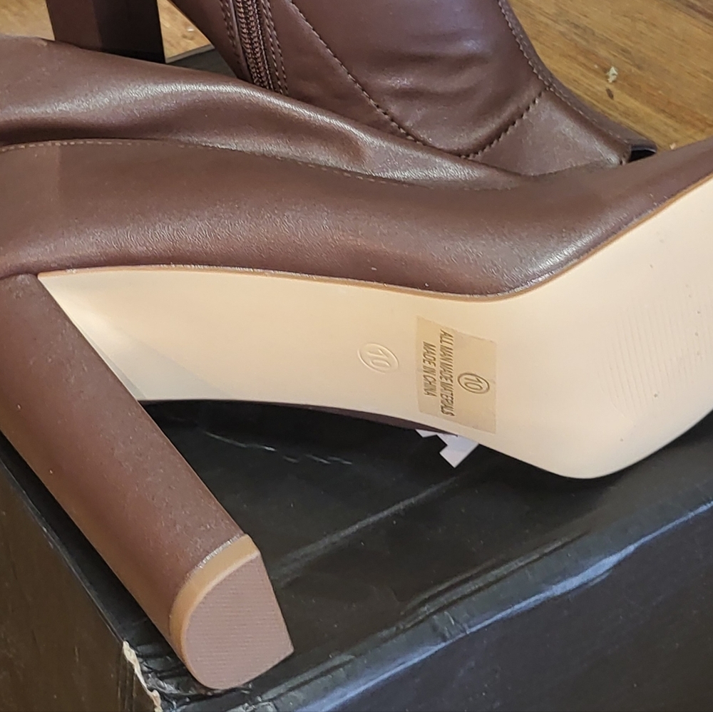 Boots - Picture 4 of 5